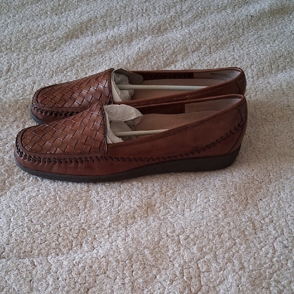 New Auditions Token Coppertone Classic Leather Slip-Ons - Picture 5 of 7